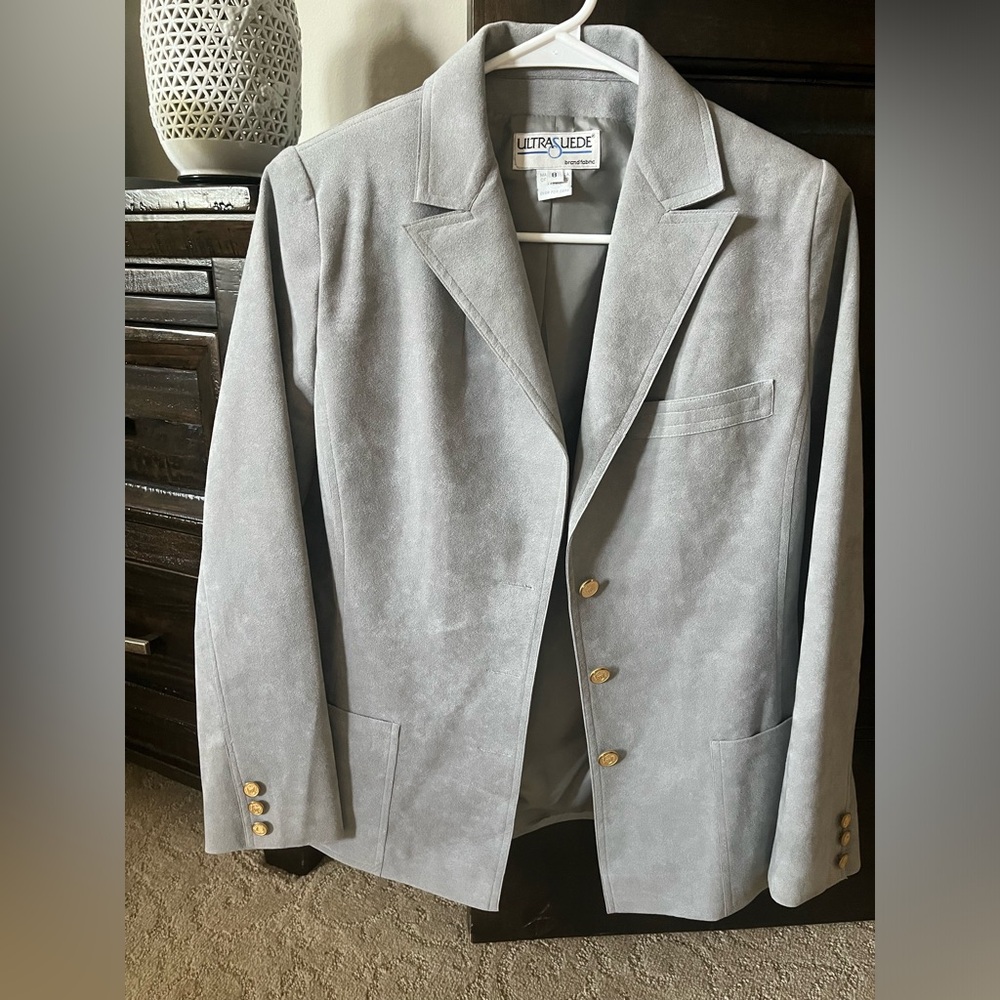 70s Vintage Ultraseude Light Grey Blazer. Perfect Condition. Sz 8